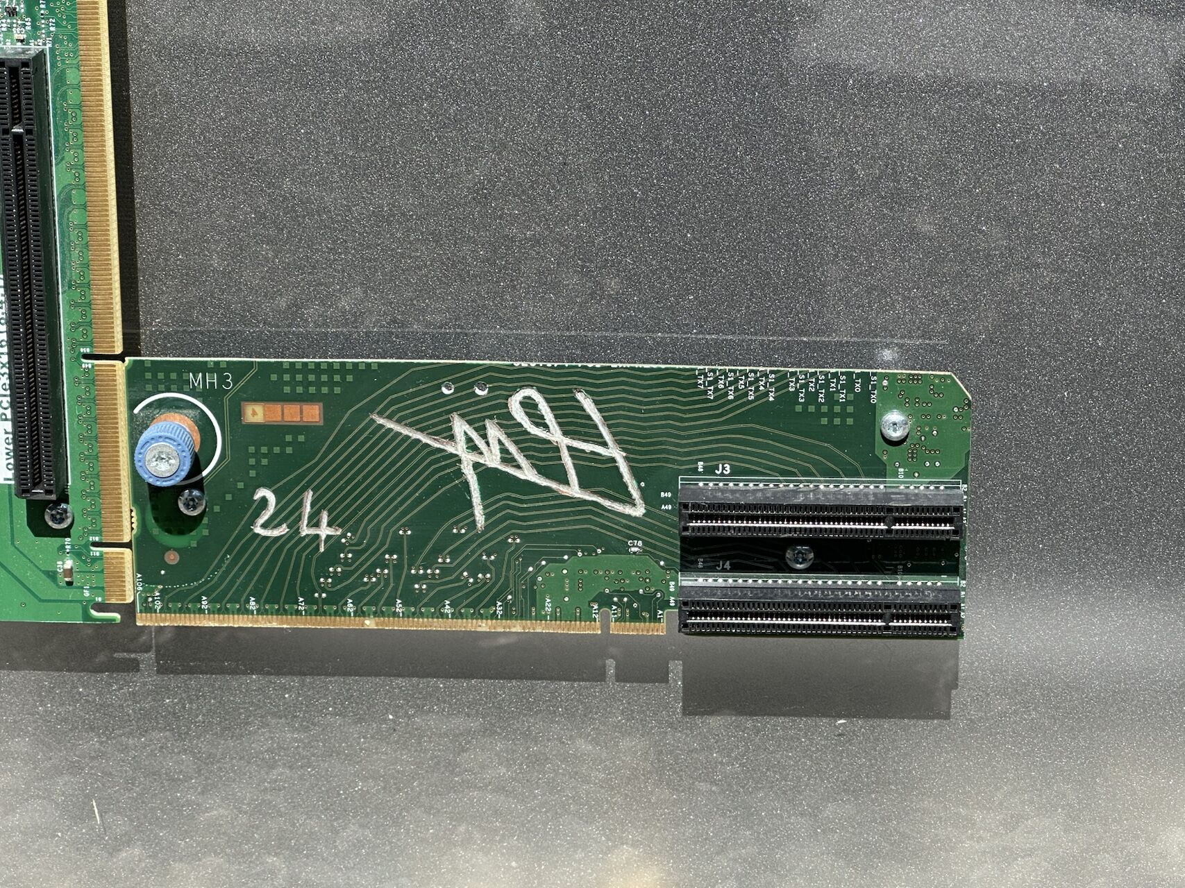 Logo ISEQ : Art à partir de composants IBM recyclés