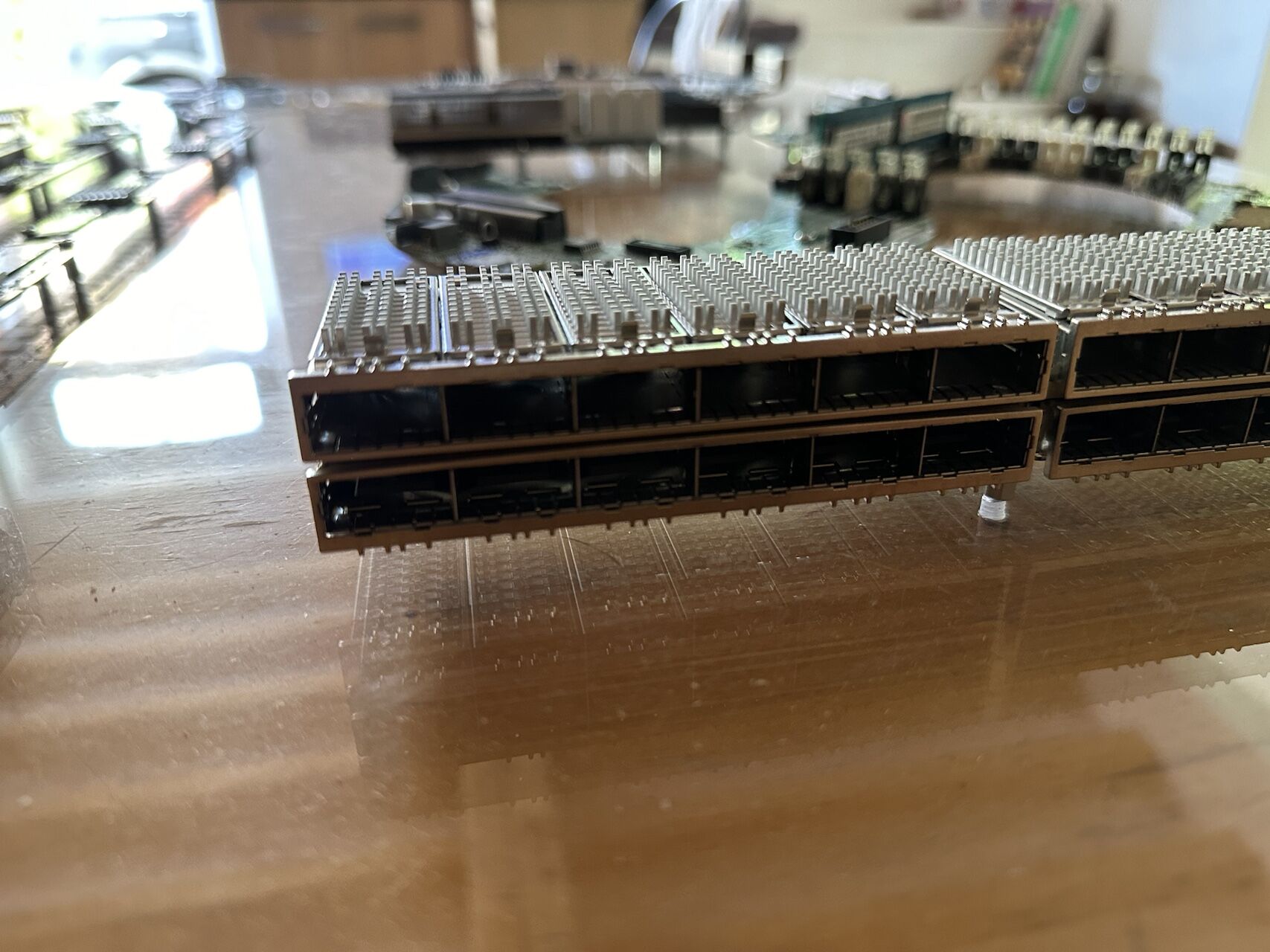 Logo ISEQ : Art à partir de composants IBM recyclés