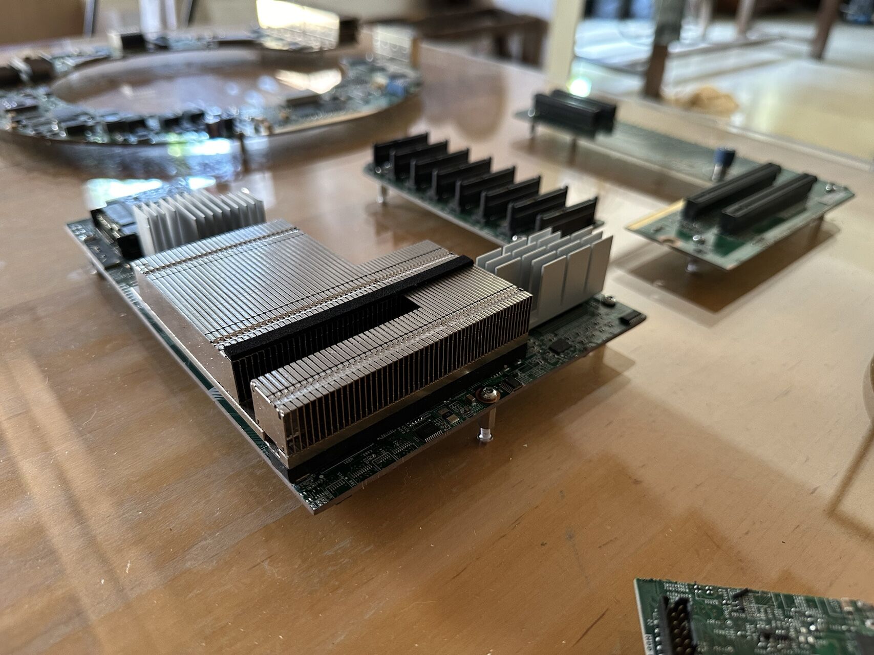 Logo ISEQ : Art à partir de composants IBM recyclés