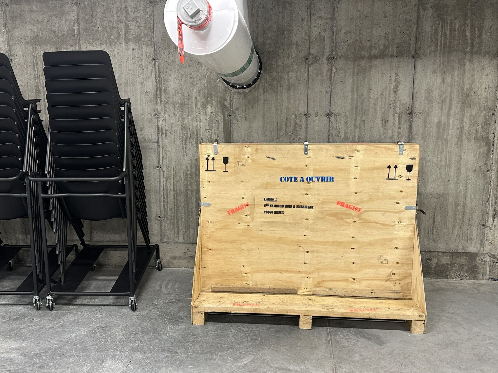 Logo ISEQ : Art à partir de composants IBM recyclés